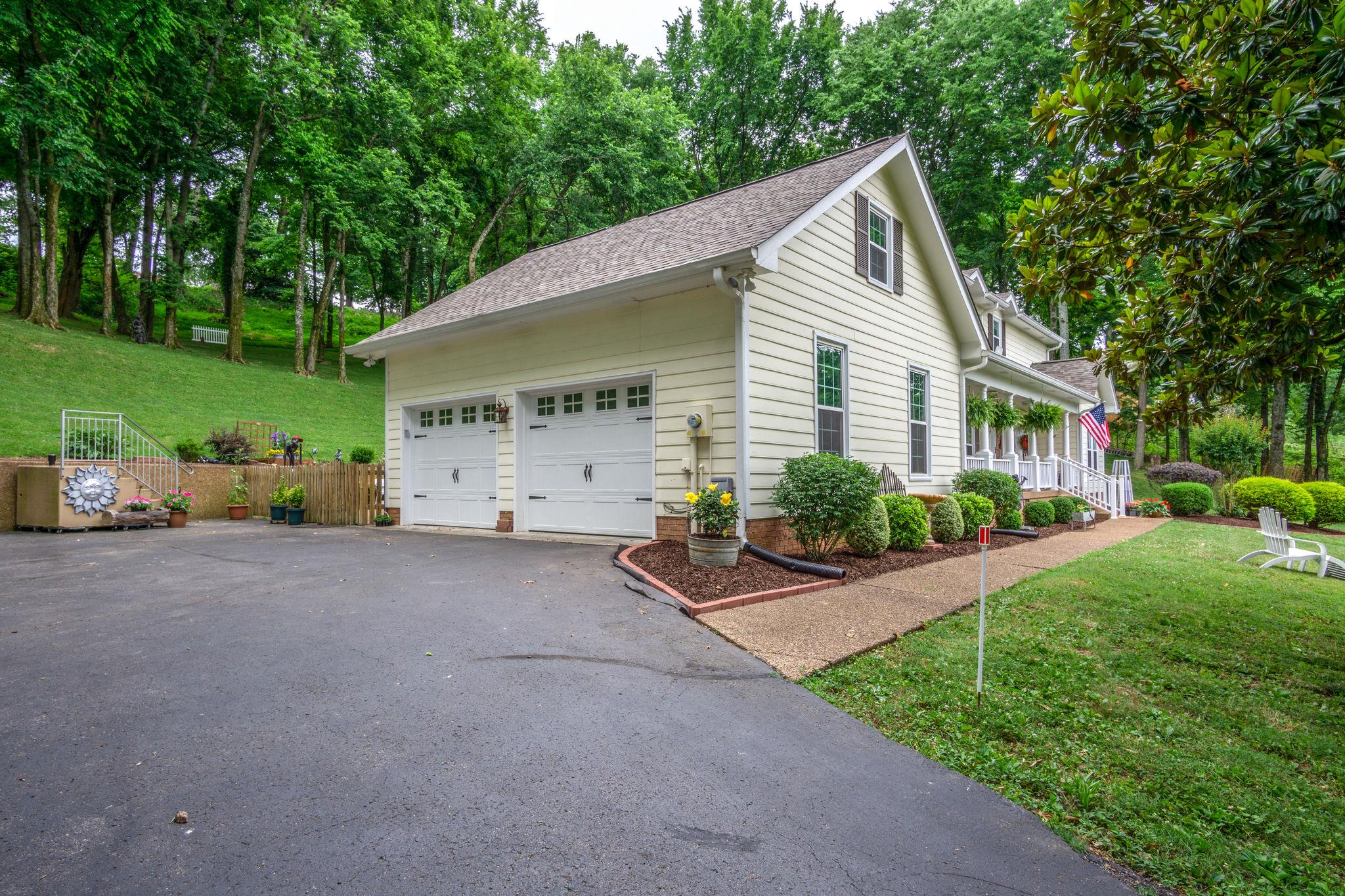 313 Stoneybrook Road Columbia, TN 38401 - Photo 3 of 30 Gallery Image 3