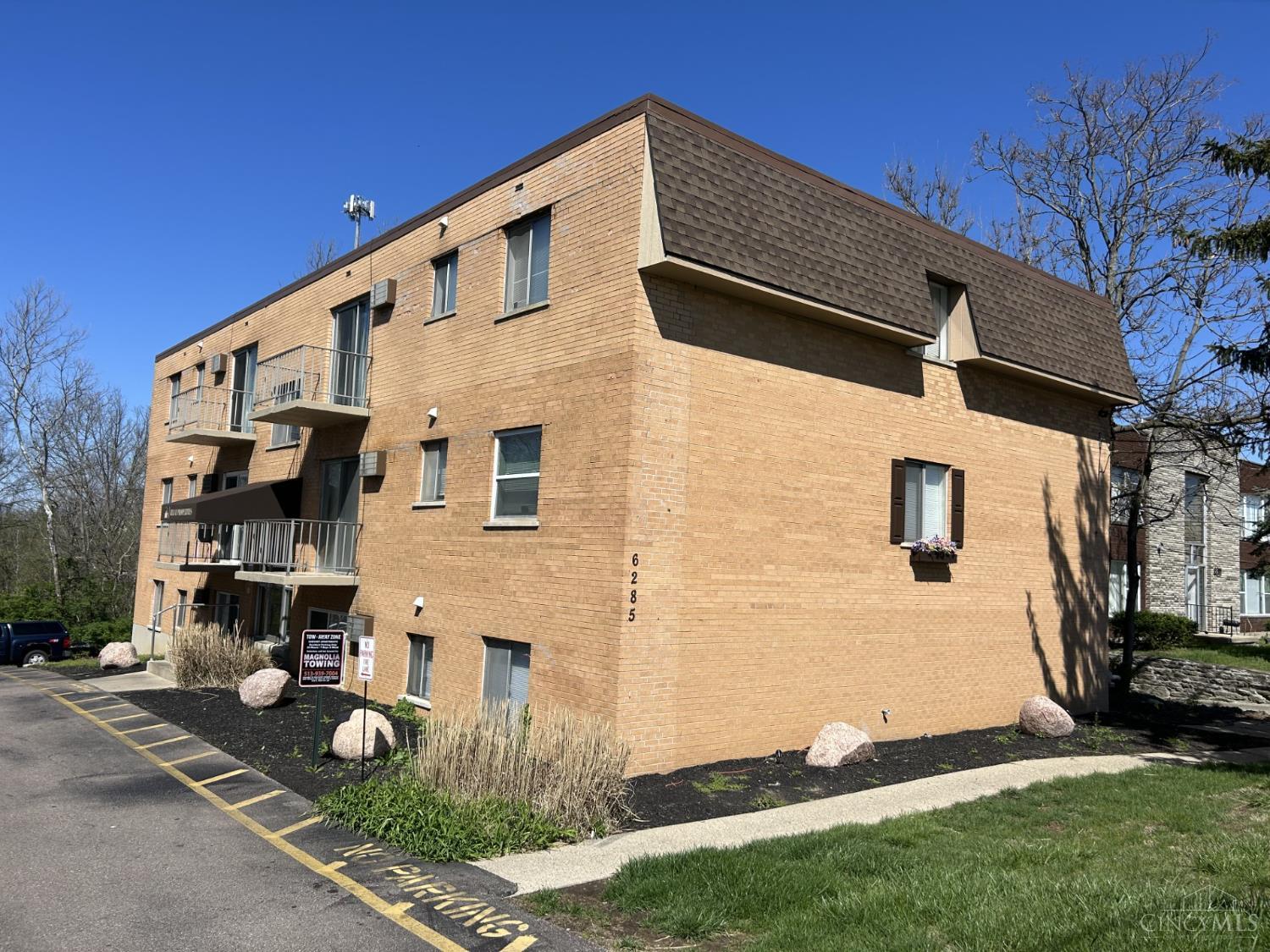 6285 Cheviot Road Cincinnati, OH 45247 - Photo 2 of 17