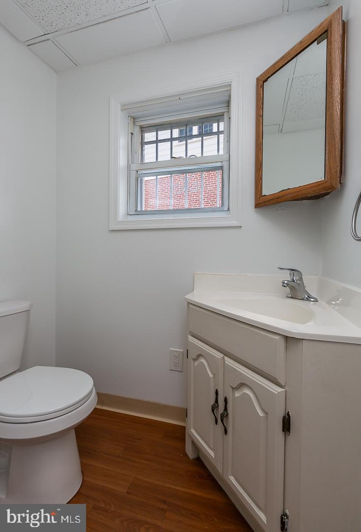 222 Pickwick Road Havertown, PA 19083 - Photo 20 of 39 a bathroom with a toilet a sink and mirror