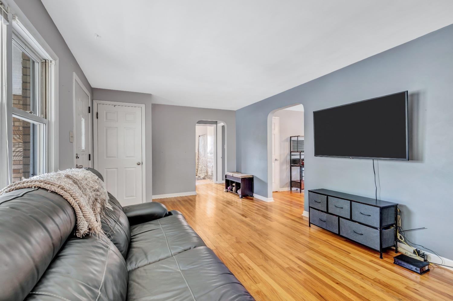 5976 Lawrence Road Cincinnati, OH 45248 - Photo 4 of 21