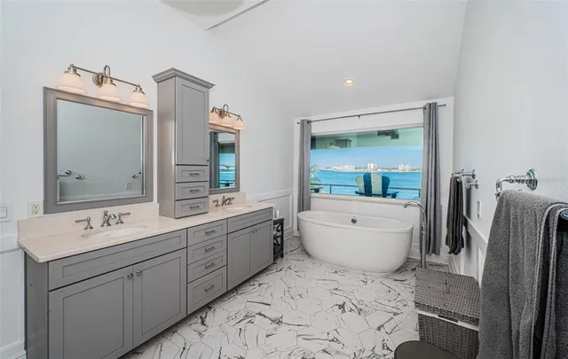 $2,975,000 | 297 1st Street West, St. Petersburg, FL 33715