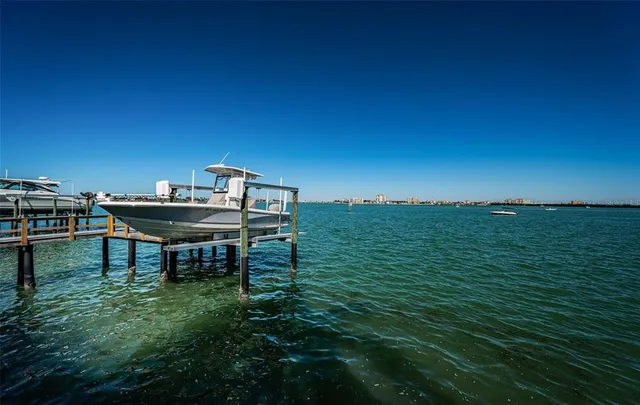 $2,975,000 | 297 1st Street West, St. Petersburg, FL 33715