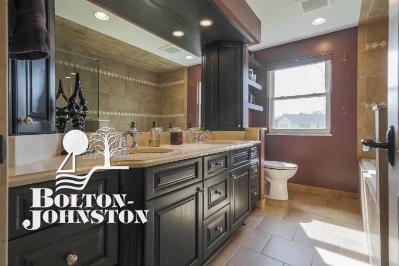 612 Canterbury Road Grosse Pointe, MI 48236 - Photo 31 of 54 Hall bath w/tub & SS