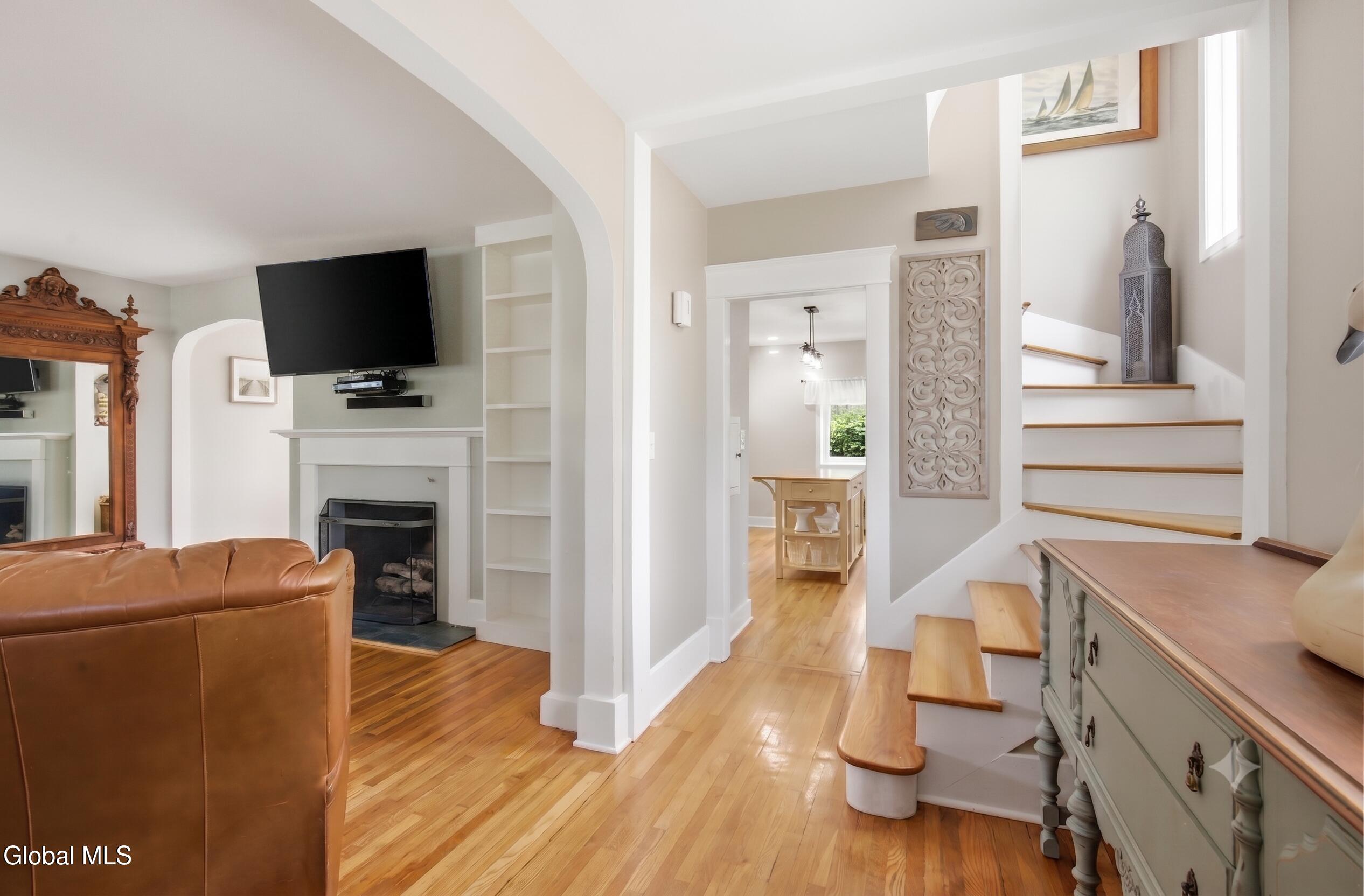 809 Wright Avenue Schenectady, NY 12309 - Photo 5 of 35 3