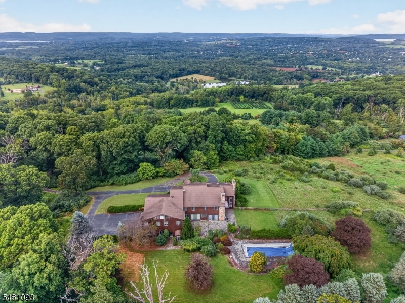 8 Spring Hill Road Annandale, NJ 08801 - Photo 4 of 48 Gallery Image 4
