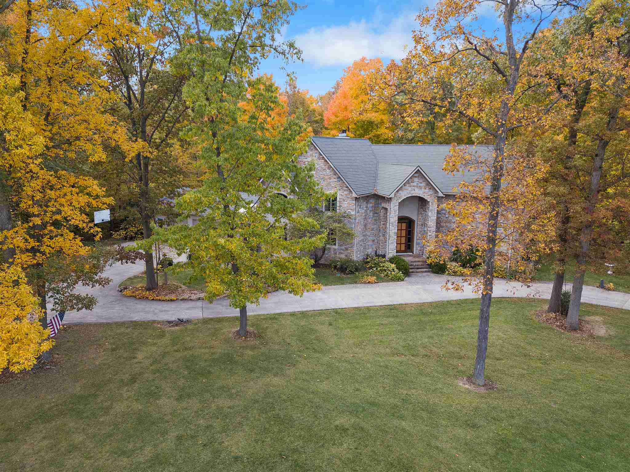 9609 Leesburg Road Fort Wayne, IN 46818 - Photo 1 of 36