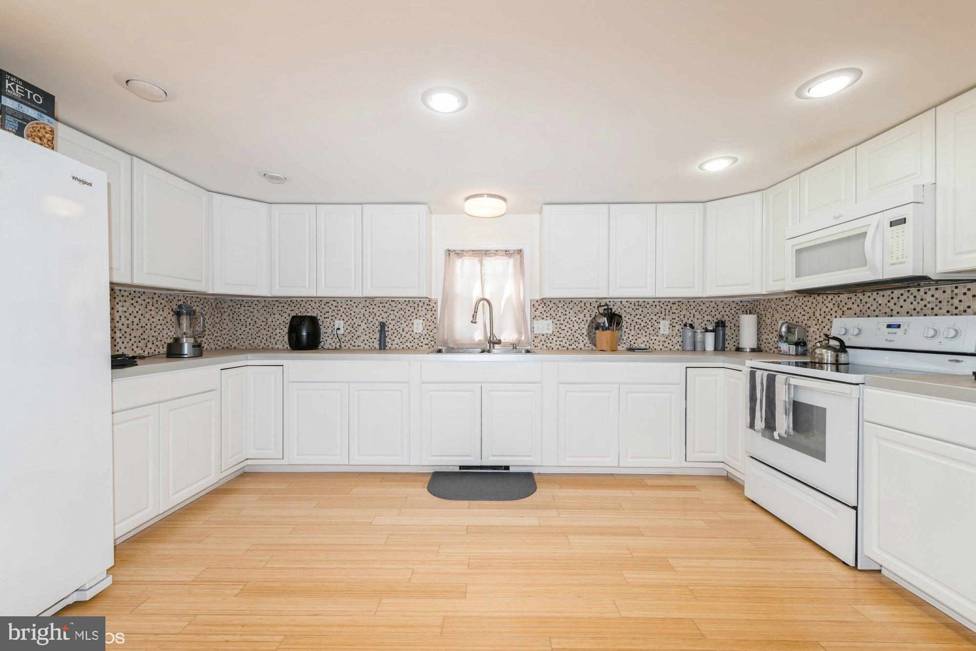 26421 Mariners Road Crisfield, MD 21817 - Photo 13 of 34 spacious kitchen