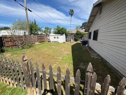 a view of a house with a backyard