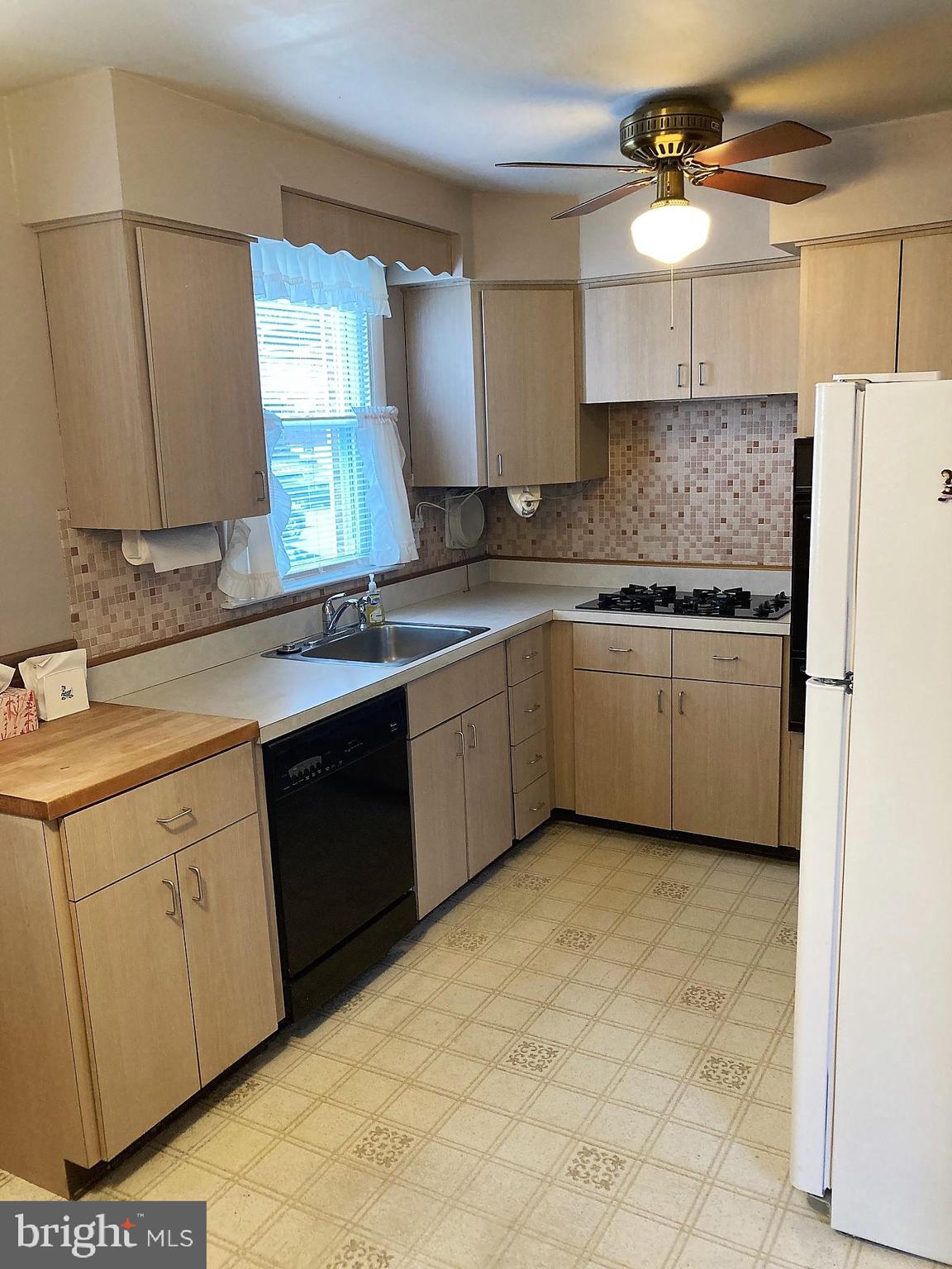 11917 Stevens Road Philadelphia, PA 19116 - Photo 8 of 25 Eat In Kitchen