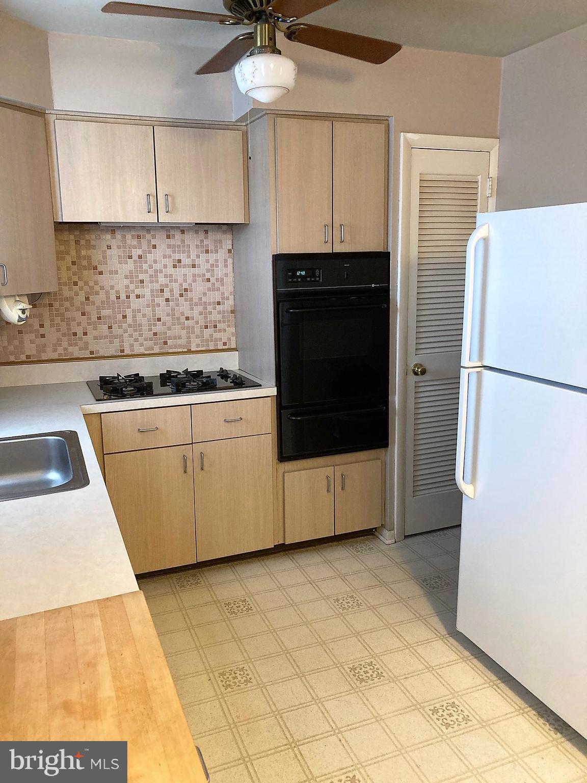 11917 Stevens Road Philadelphia, PA 19116 - Photo 9 of 25 Kitchen with Wall Oven and Stove top