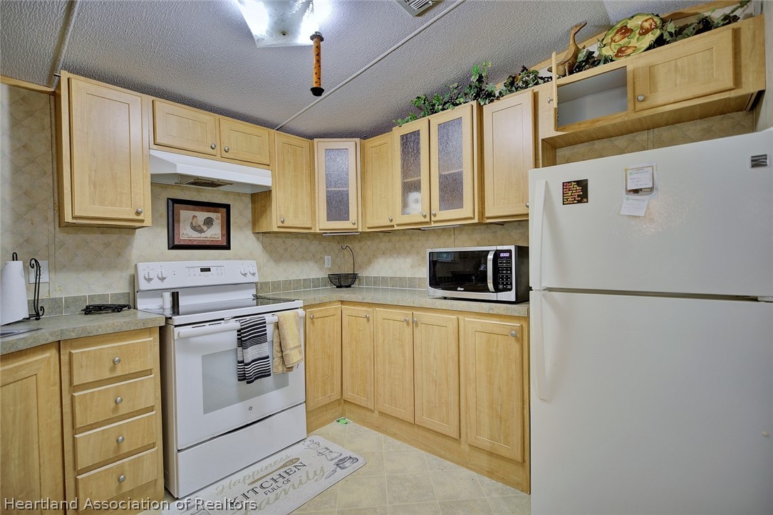 2500 Arbuckle Shrs Road Frostproof, FL 33843 - Photo 12 of 18 a white refrigerator freezer sitting inside of a kitchen