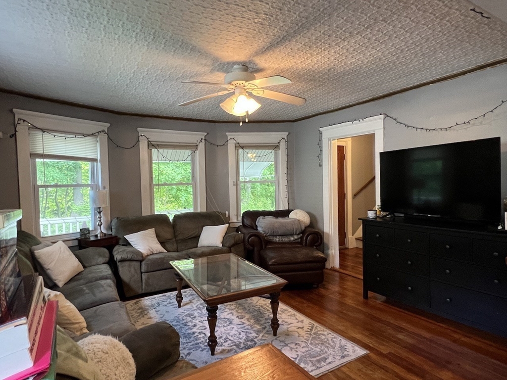 26 Byron Street Springfield, MA 01109 - Photo 8 of 41