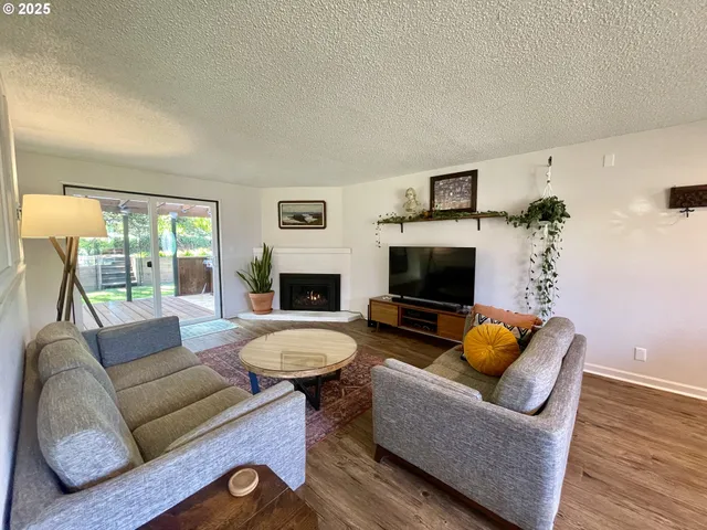 $419,000 | 3851 Edgewood Drive, North Bend, OR 97459