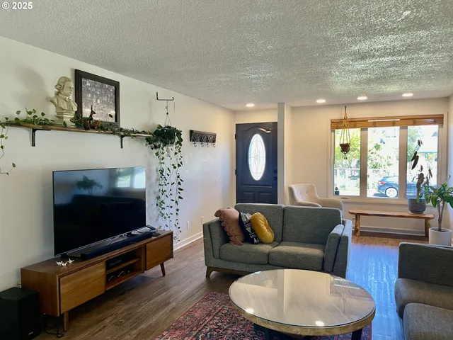 $419,000 | 3851 Edgewood Drive, North Bend, OR 97459