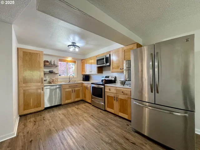 $419,000 | 3851 Edgewood Drive, North Bend, OR 97459