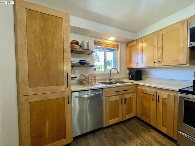 $419,000 | 3851 Edgewood Drive, North Bend, OR 97459