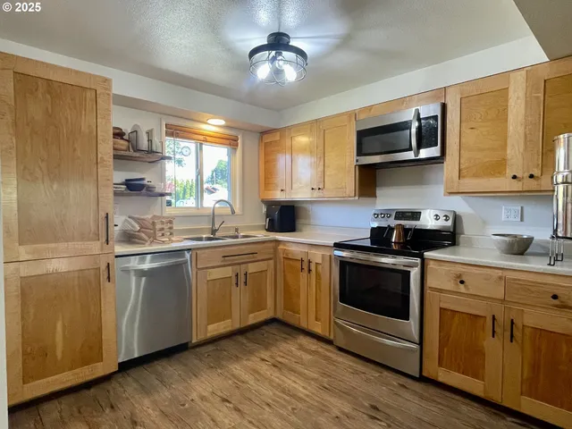 $419,000 | 3851 Edgewood Drive, North Bend, OR 97459