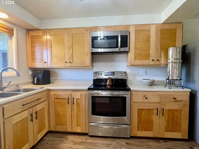 $419,000 | 3851 Edgewood Drive, North Bend, OR 97459