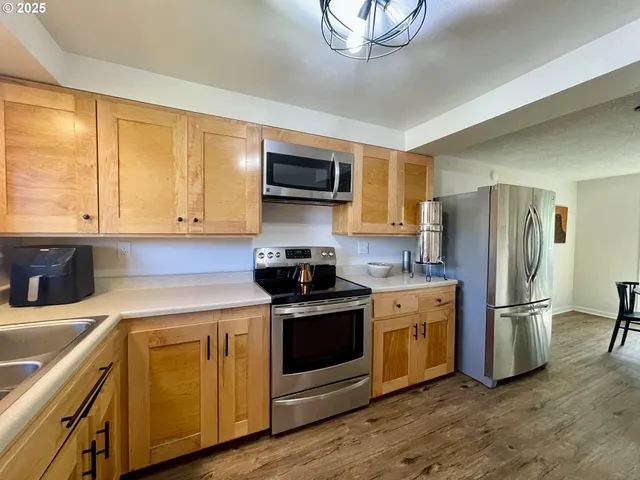 $419,000 | 3851 Edgewood Drive, North Bend, OR 97459