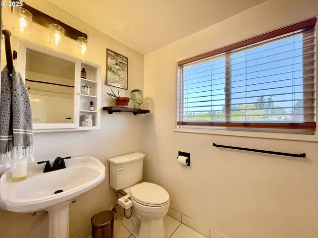 $419,000 | 3851 Edgewood Drive, North Bend, OR 97459