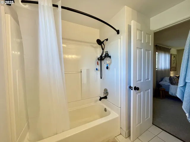 $419,000 | 3851 Edgewood Drive, North Bend, OR 97459