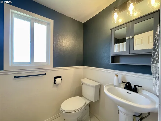 $419,000 | 3851 Edgewood Drive, North Bend, OR 97459