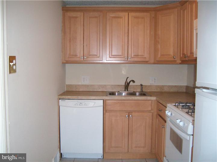 1373 Farrington Road Philadelphia, PA 19151 - Photo 11 of 24 Kitchen