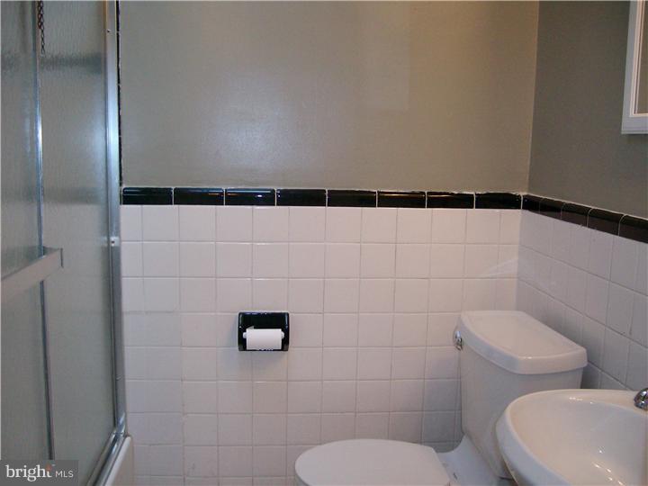 1373 Farrington Road Philadelphia, PA 19151 - Photo 12 of 24 Bathroom