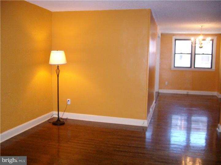 1373 Farrington Road Philadelphia, PA 19151 - Photo 3 of 24 Living Room