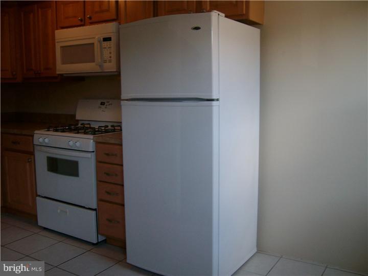 1373 Farrington Road Philadelphia, PA 19151 - Photo 9 of 24 Kitchen