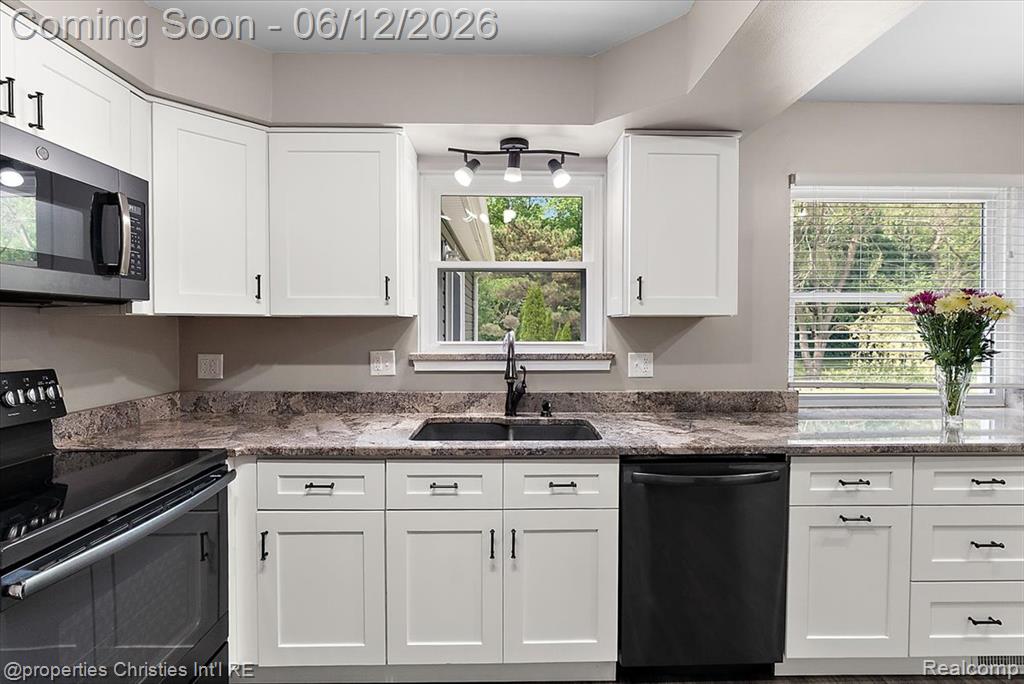 43848 Arlington Road Canton, MI 48187 - Photo 16 of 51