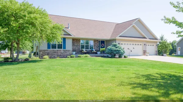 $649,900 | 1024 Summer Breeze Lane, Greenville, WI 54942