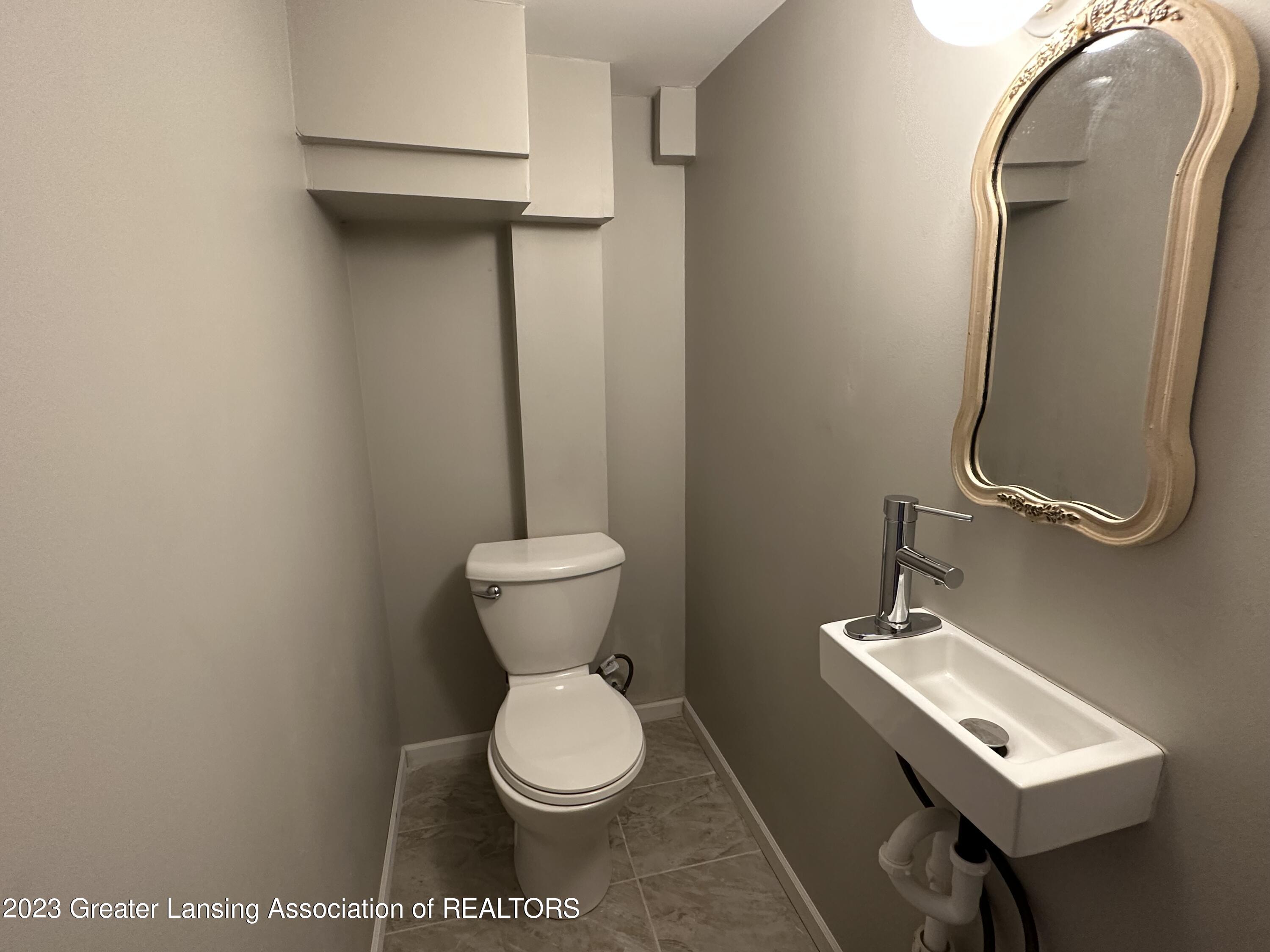 2250 Pembroke Road Lansing, MI 48906 - Photo 19 of 28 IMG_1615