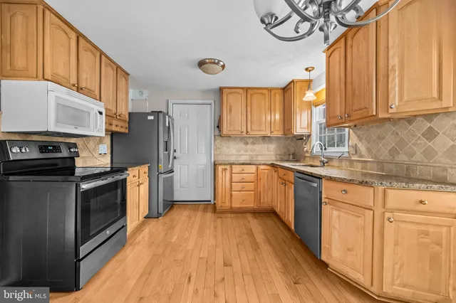 $3,800 | 7819 Freehollow Drive, Falls Church, VA 22042