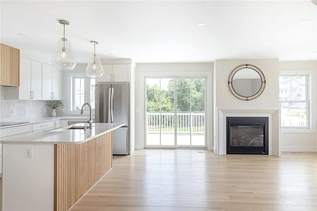 $1,250,000 | 10 Mt Hope Avenue, Portsmouth, RI 02871