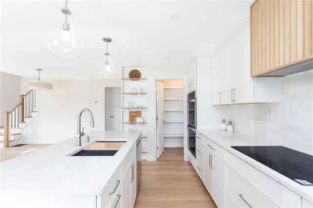 $1,250,000 | 10 Mt Hope Avenue, Portsmouth, RI 02871