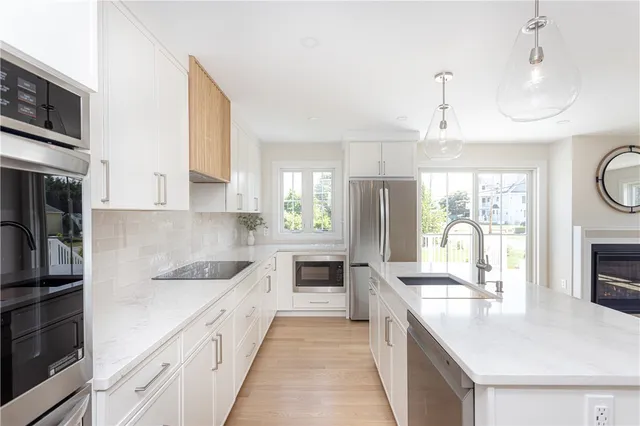 $1,250,000 | 10 Mt Hope Avenue, Portsmouth, RI 02871