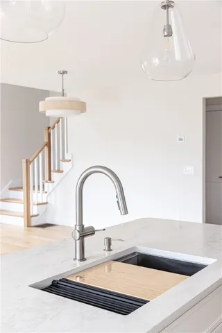 $1,250,000 | 10 Mt Hope Avenue, Portsmouth, RI 02871