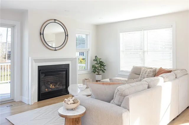 $1,250,000 | 10 Mt Hope Avenue, Portsmouth, RI 02871