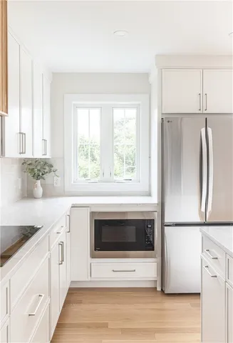 $1,250,000 | 10 Mt Hope Avenue, Portsmouth, RI 02871