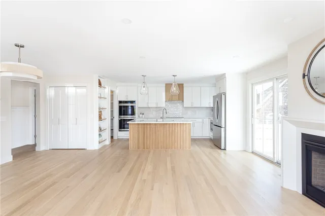 $1,250,000 | 10 Mt Hope Avenue, Portsmouth, RI 02871