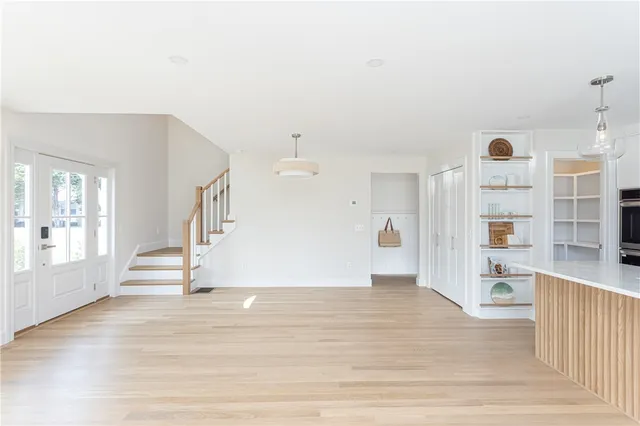 $1,250,000 | 10 Mt Hope Avenue, Portsmouth, RI 02871