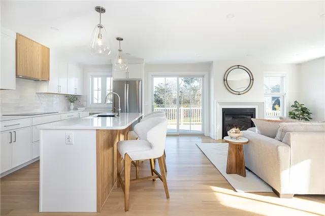 $1,250,000 | 10 Mt Hope Avenue, Portsmouth, RI 02871