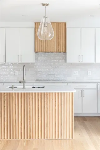 $1,250,000 | 10 Mt Hope Avenue, Portsmouth, RI 02871