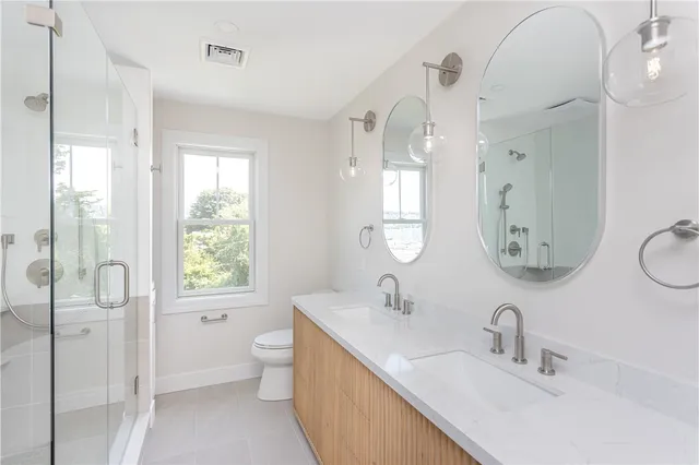 $1,250,000 | 10 Mt Hope Avenue, Portsmouth, RI 02871