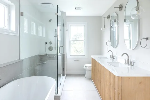 $1,250,000 | 10 Mt Hope Avenue, Portsmouth, RI 02871