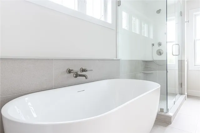 $1,250,000 | 10 Mt Hope Avenue, Portsmouth, RI 02871