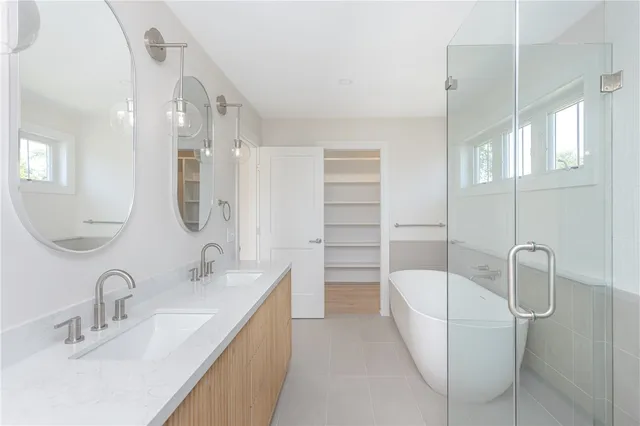 $1,250,000 | 10 Mt Hope Avenue, Portsmouth, RI 02871