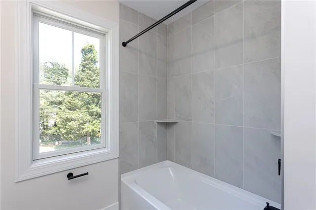 $1,250,000 | 10 Mt Hope Avenue, Portsmouth, RI 02871