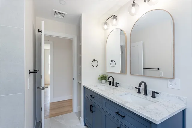 $1,250,000 | 10 Mt Hope Avenue, Portsmouth, RI 02871